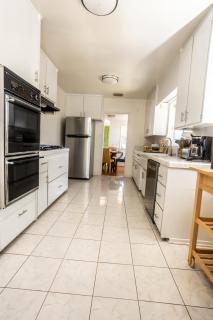 Spacious 3 Bedroom Home Near LA Close to Disneyland, Universal, Free Parking and Yard - Montebello - 3