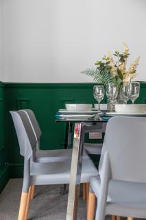 Arran Cottage - 4 Bed Home on M8 - Coatbridge - 3