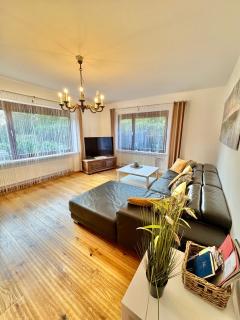 Ferienwohnung im Erdgeschoss mit eingezäunten Garten und Terrasse - Aurich - 1