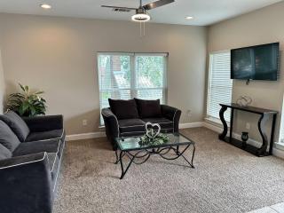 Entire Floor, 2 Connected Apts, 6BR 4BA, Moss Point -AB- - 8