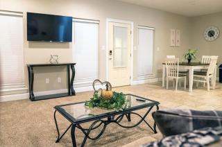 Entire Floor, 2 Connected Apts, 6BR 4BA, Moss Point -AB- - 9