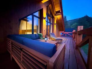 Chalet Oasis - Luxury 5-Bedroom Chalet with Panoramic Views - 5