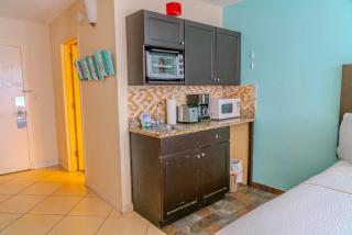 Colorful Landmark Studio! Sleeps 6 Guests! Landmark Resort 620 - Myrtle Beach - 3