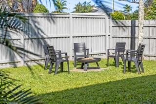 Spacious Coastal Retreat Sleeps 10 PacMan Fireplace 5Mins Beach - Maroochydore - 3