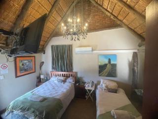 Tholo-Manzi Private Game Lodge - Zeerust - 6
