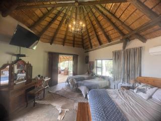 Tholo-Manzi Private Game Lodge - Zeerust - 5