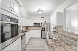 Villa Oasis Fort Lauderdale 4 BR Heated Pool Game Room Sleeps 12 Near Hard Rock Stadium & Casino 4 miles Beaches 15 Min - 3