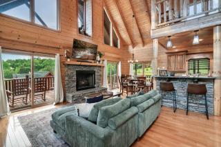 Spacious Smoky Mtn Retreat - Game Room & Jacuzzi - Sevierville - 9