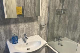 3 Bed-Sleeps 5- Garden-Pets-Parking - Wolverhampton - 6