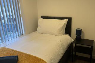 3 Bed-Sleeps 5- Garden-Pets-Parking - Wolverhampton - 5