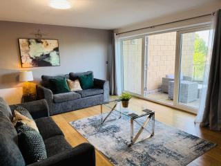 Spacious 2 Bed Perfect for City Centre & Bay, Pool, Gym - Cardiff - 9
