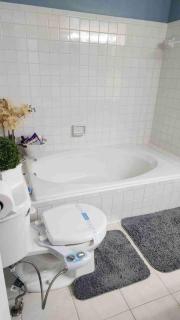 Townhouse with High Speed WiFi & Free Parking - Springfield - 4