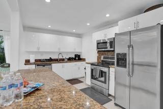 Central Stunning Villa with Heated Pool Cabana - Hollywood Ridge Farms - 4