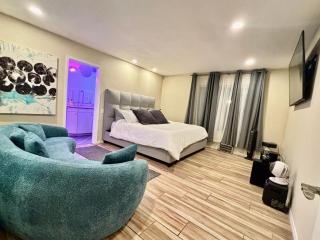 Beachfront 2 Bedroom 2 Bathroom Condo Steps from Venice Beach - Los Angeles - 8