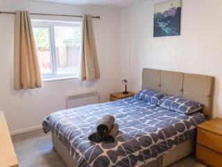 Comfortable Spacious 2 Bed Flat with Parking - Manchester - 3