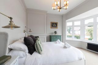 Luxury 6 Bedroom Period Home with Sauna and Gym - Cheltenham - 4