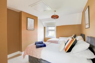 Cosy 3 bedroom house with Free parking and WiFi - 0