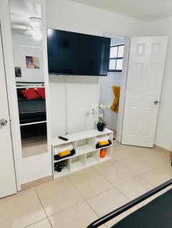 2 Miles from Beach Rest & Reset - Fort Lauderdale - 1