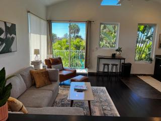 Tree Top Retreat! Private & close to 5th Ave! - Naples - 9