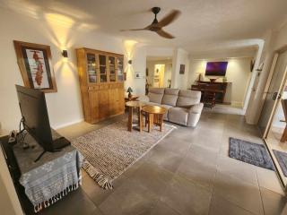 Bulloo Lagoon Oasis Luxury Lakes Resort Escape - Cairns North - 5