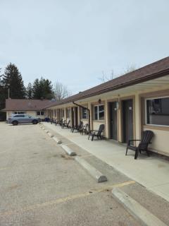 Forest Plaza Motel - Mount Forest - 3