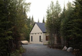 Chalet Perdu - Cozy Forest Retreat with Hot Tub - Sainte-Lucie-de-Doncaster - 0