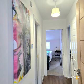 Blue Comfy Apartment with Double Beds and Free Parking Sleeps 4 - Darwen - 9