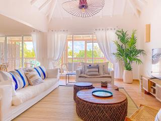 Sable Bleu Elegant 2-Bedroom Oceanfront Apartment - 1