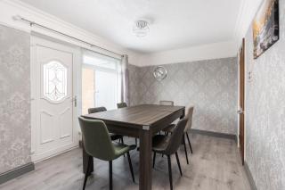 Boutique 3bd Opposite Etihad & Coop - Free Parking - Pool Table - Manchester - 2