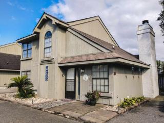 Sand Dollar Jewel Luxury Beach home, steps from pool & ocean,pets ok - Myrtle Beach - 9