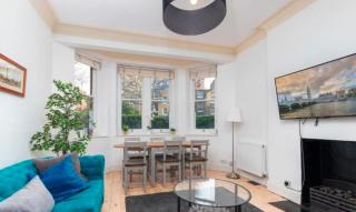 Chelsea Charm radiant 3BR Apartment Elegance - 9