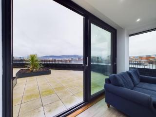 3 BR Penthouse with Spacious Terrace City Center - Belfast - 6