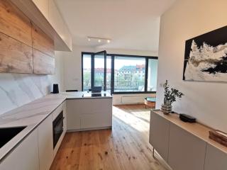 free private Parking, central location, Nuslesky Pivovar sunset balcony home, - Prague - 0