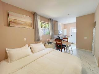 UVIC Ocean Forest Cottage - Victoria - 0