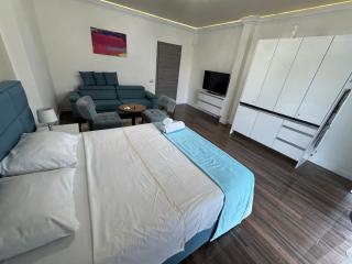 Sara White Tower - Mamaia - 0