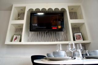 Modern 2 Bed Apartment, 8min to Stratford Station, Sleeps 6 - Londen - 4