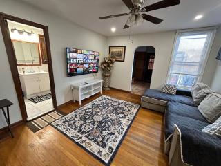 The Comfort Inn 6 guests up to 8 25 min from NYC - 0