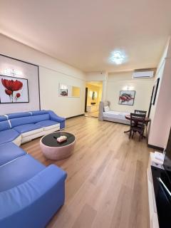 Stay With Family At Times Square - 3