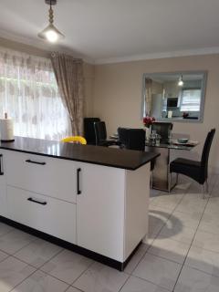 DIKZO Guest House - Westville - 2