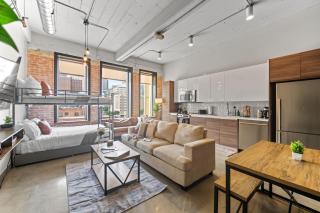 Stunning Downtown Apartment with Pool, Laundry, Parking - Dallas - 6