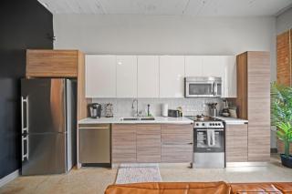 Stunning Downtown Apartment with Pool, Laundry, Parking - Dallas - 7