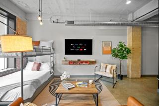 Stunning Downtown Apartment with Pool, Laundry, Parking - Dallas - 0