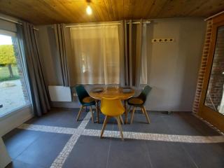 Déconnectez-vous parmi les animaux dans une étable - 4