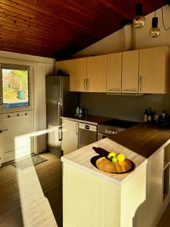 Family Cabin With Play Area Near The Beach - Højby - 6