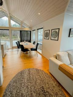 Seaside Cabin With Private Pier In Eidsvåg - Eidsvåg - 4