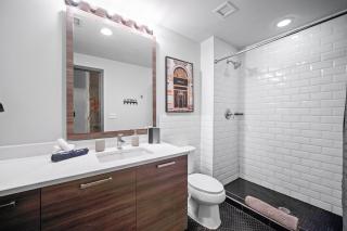 Stylish Downtown Stay | Pool, Gym, Valet Parking - 3
