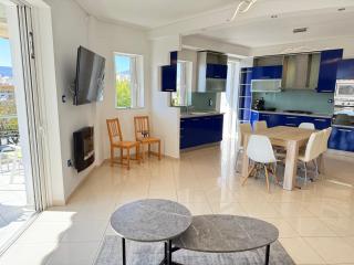 Sunny Home Private Jacuzzi Hydromassage, Fireplace, Acropolis & Lycabettus View, Underground Parking, 300m Metro Peristeri - Athene - 3