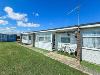 Lovely Chalet Nearby Hemsby Beach In Norfolk Ref 83070S - Hemsby - 0