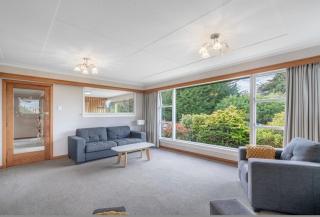 Luxurious by the Park City Retreat - Invercargill - 4