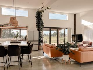 Halcyon Point - - 8